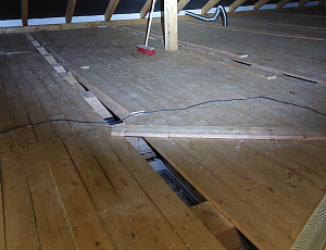 Zateplení trámového stropu pomocí foukané izolace